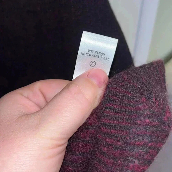 Raffi Cashmere Maroon and‎ Black Knit Sweater - Picture 5 of 6